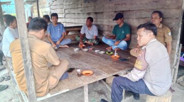 Ngopi Bareng Warga, Kapolsek Babussalam Serap Aspirasi dan Dengarkan Keluhan Masyarakat Desa Kutarih
